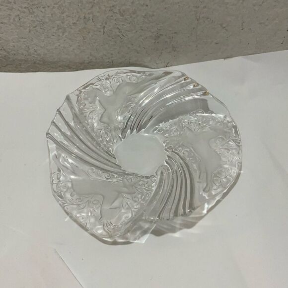 MIKASA CHRISTMAS MEDLEY FROSTED/CLEAR CRYSTAL BON BON/CANDY PLATE/DISH. 9”X 2”G9 - Picture 10 of 10